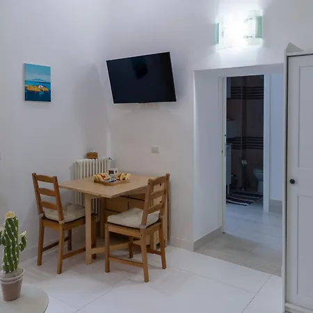 Il Vicoletto Del Castello Nápoles